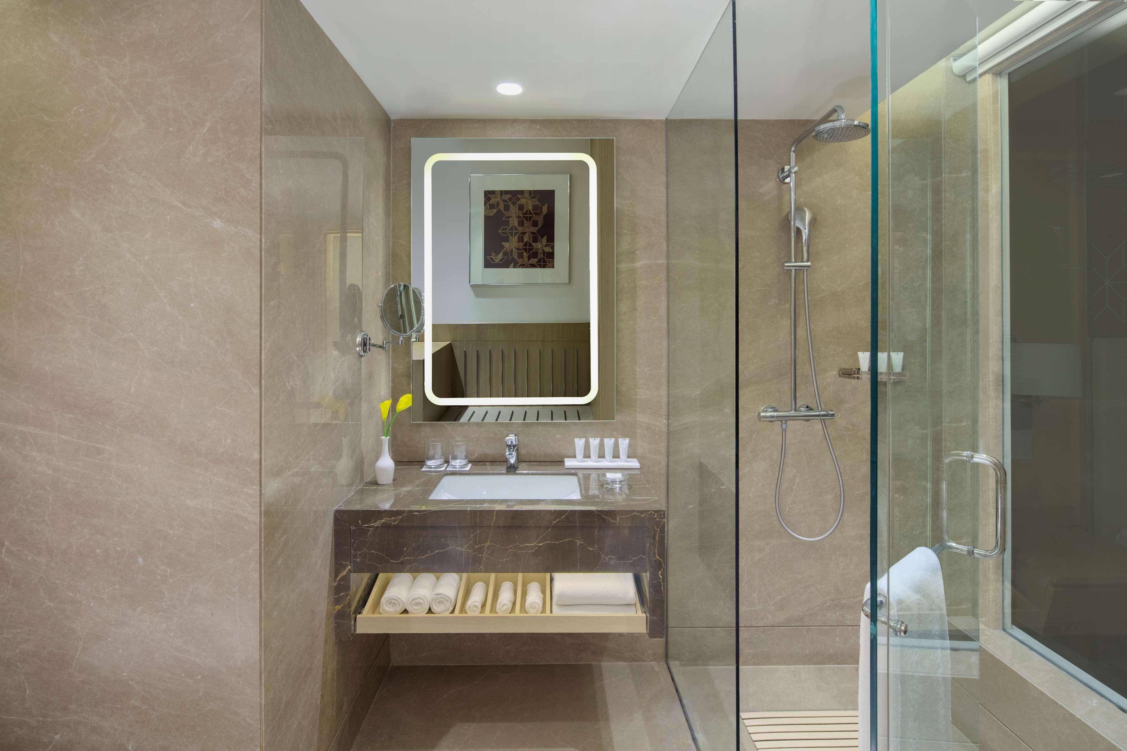 Radisson Gurugram Udyog Vihar Hotel Gurgaon Exterior photo