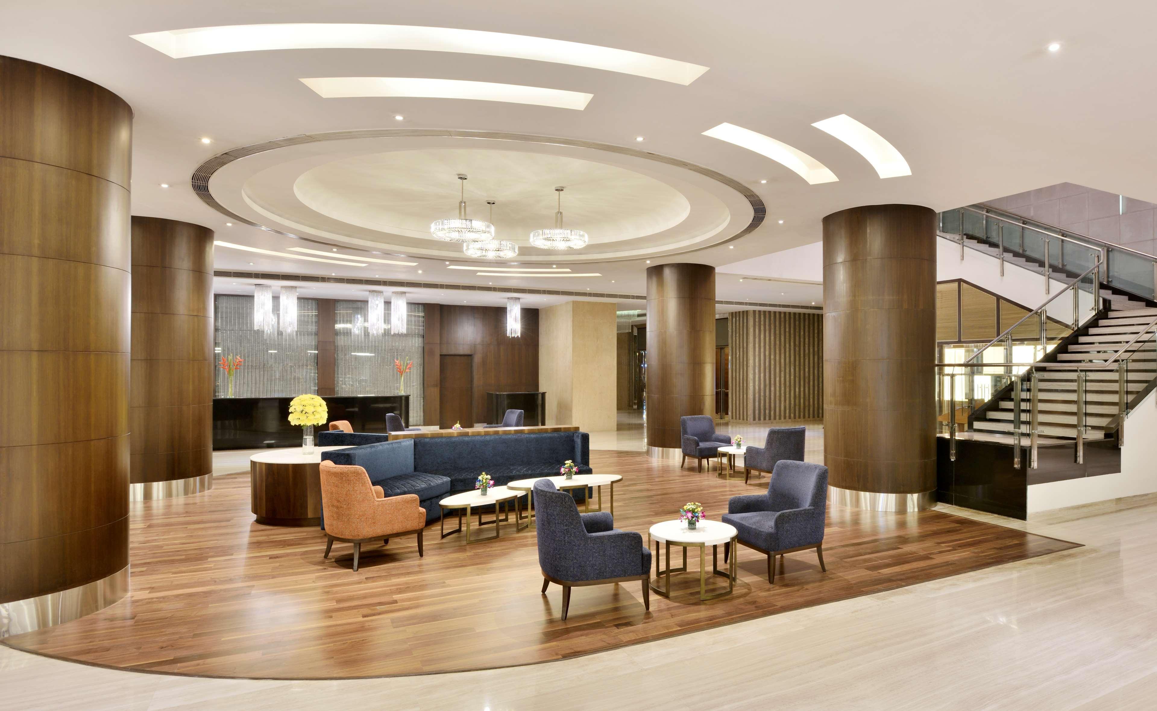 Radisson Gurugram Udyog Vihar Hotel Gurgaon Exterior photo Lobby