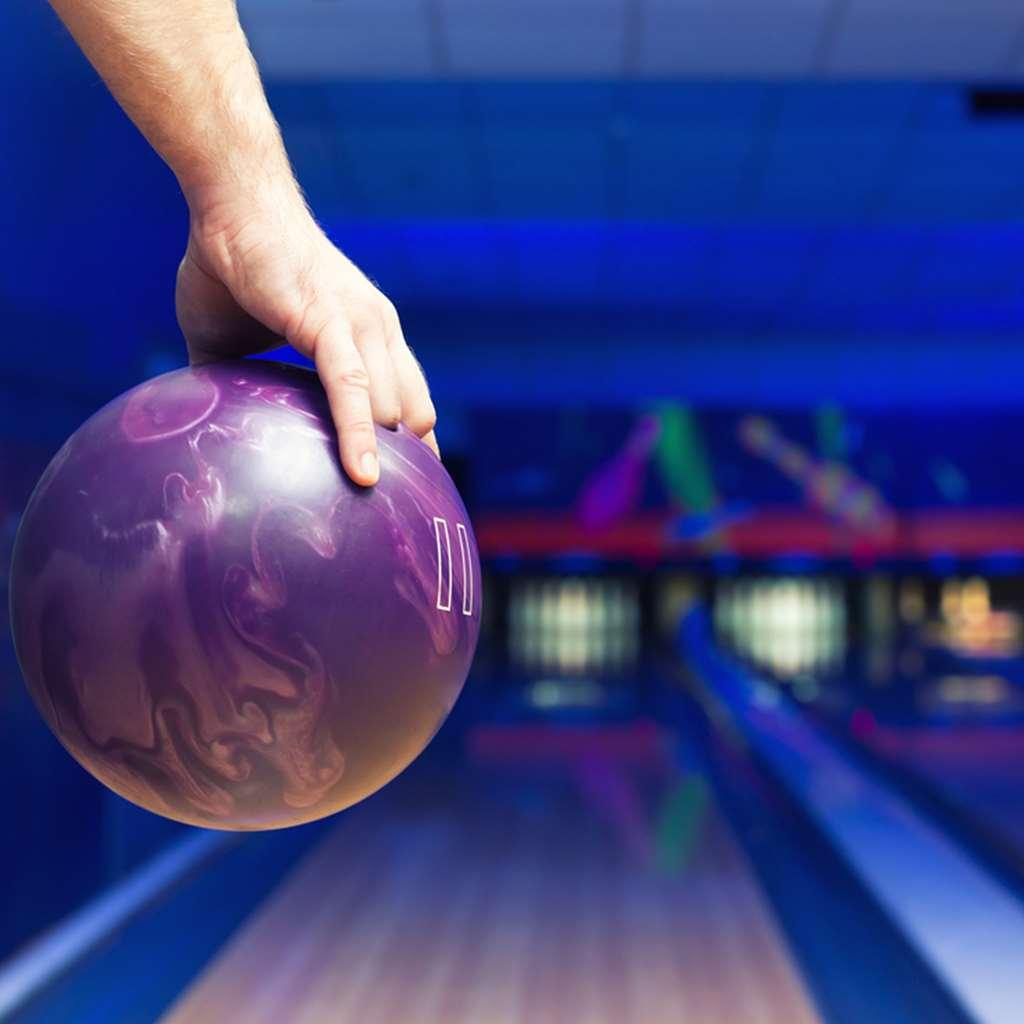 Radisson Gurugram Udyog Vihar Hotel Gurgaon Facilities photo Bowling ball
