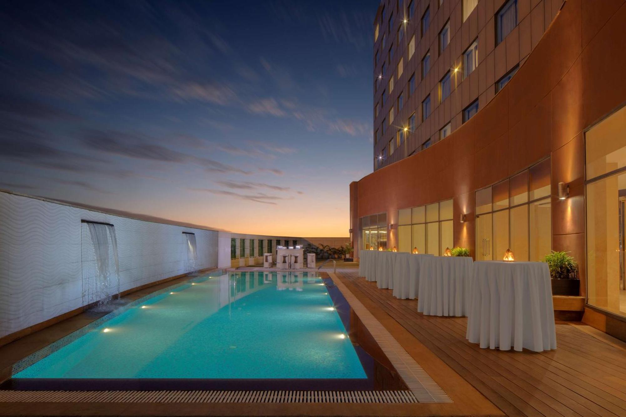 Radisson Gurugram Udyog Vihar Hotel Gurgaon Exterior photo