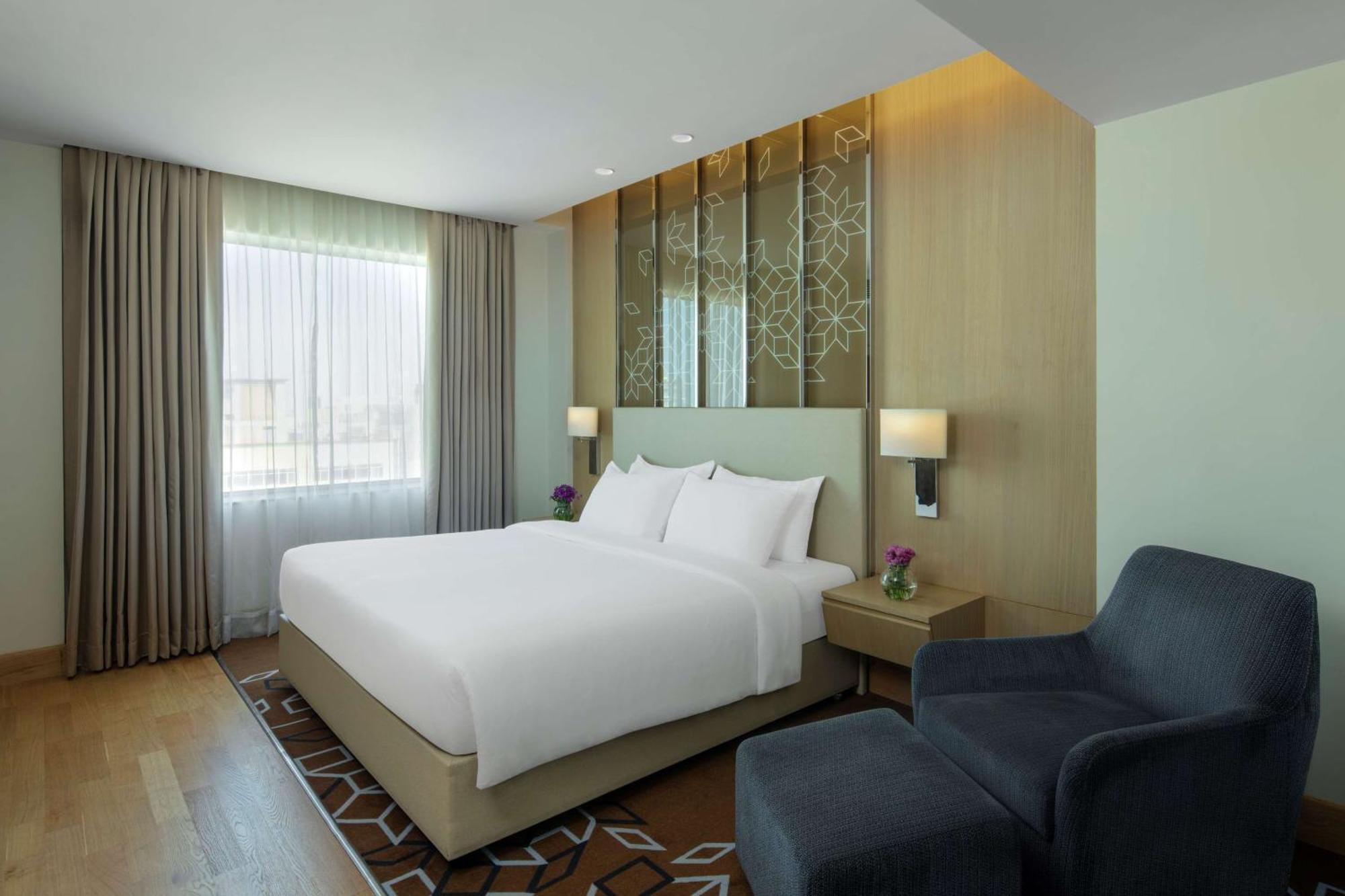 Radisson Gurugram Udyog Vihar Hotel Gurgaon Exterior photo