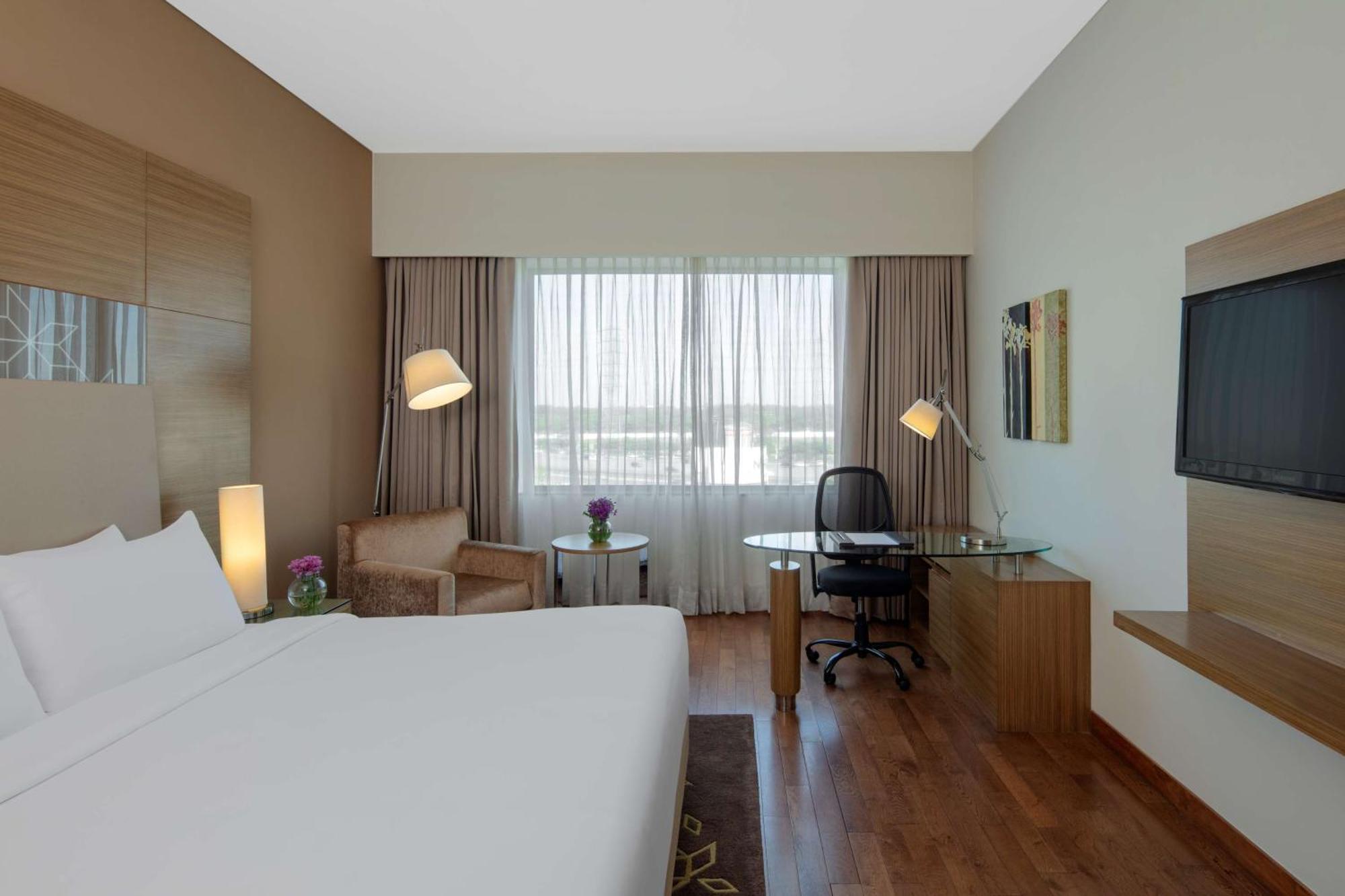 Radisson Gurugram Udyog Vihar Hotel Gurgaon Exterior photo