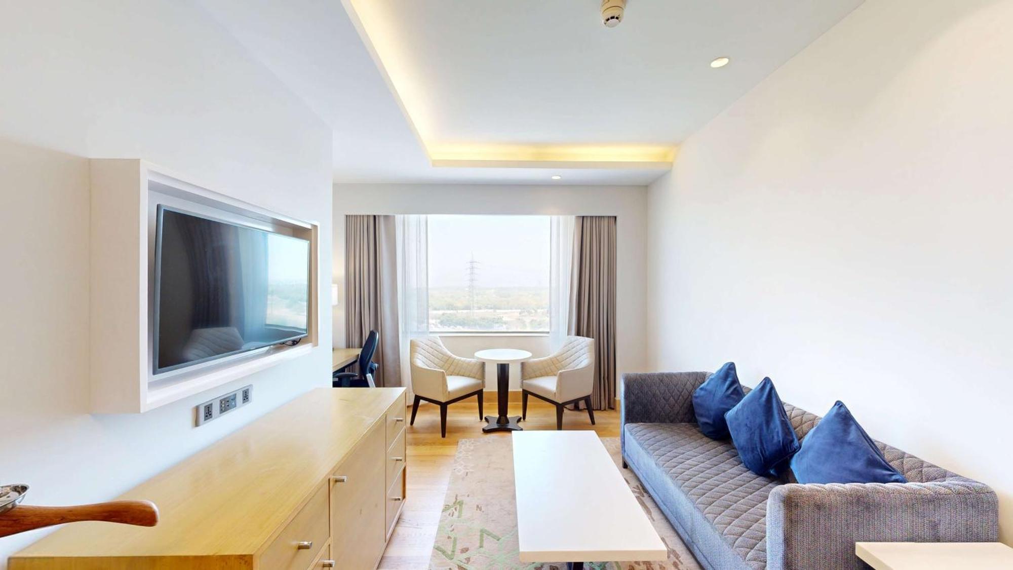 Radisson Gurugram Udyog Vihar Hotel Gurgaon Exterior photo