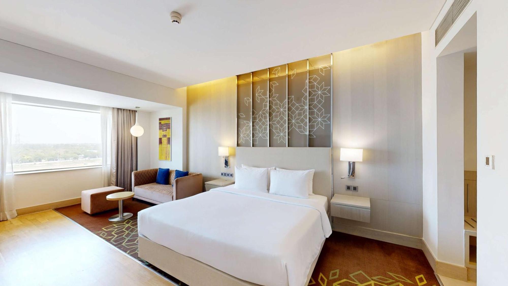 Radisson Gurugram Udyog Vihar Hotel Gurgaon Exterior photo
