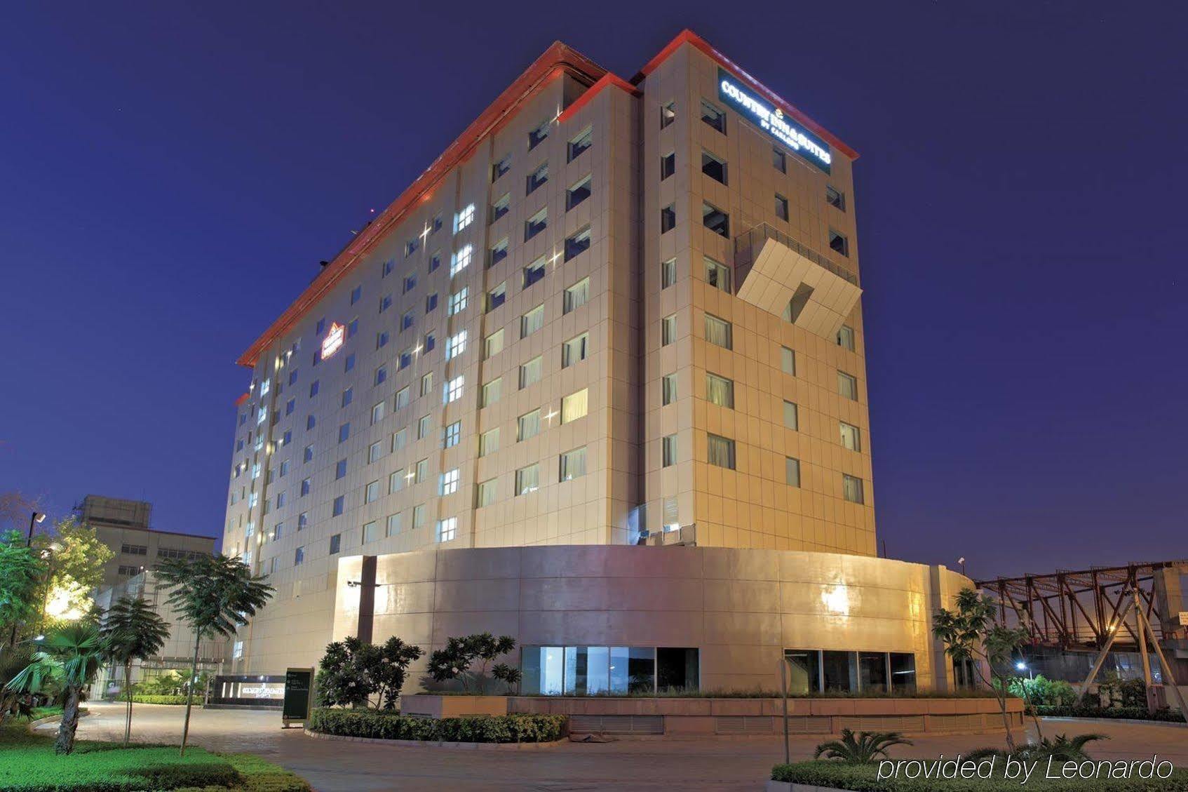 Radisson Gurugram Udyog Vihar Hotel Gurgaon Exterior photo The Park, New Delhi